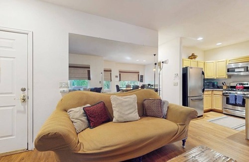 Basalt Condo | Beautiful, waterfront condo w/an updated interior and a gas fireplace