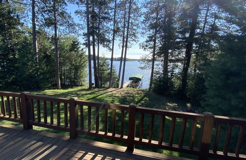 Tomahawk House | Beautiful Waterfront Property with Breathtaking Views.