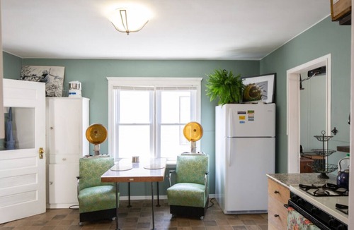 Hamtramck House | Beautifully designed warm and cozy Detroit artist hideaway!
