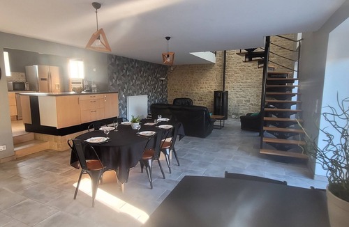 Huberville House | Belle Maison en Pierre Avec Cour Privée, à la Campagne, Totalement Rénovée