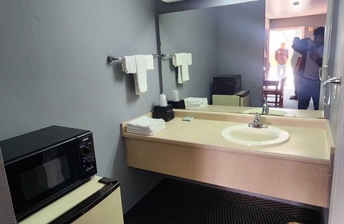 Fort Worth Hotel | Benbrook Inn & Suites