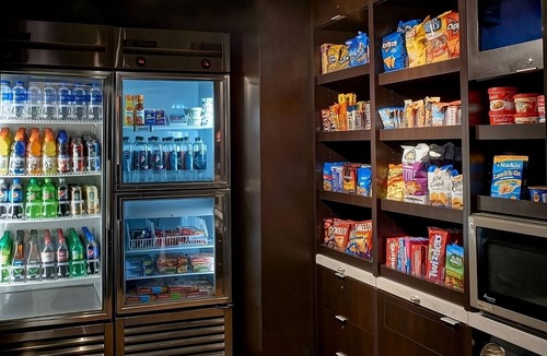 Indianapolis Hotel | Best Value, Quality Stay! Pets Allowed, Indoor Pool, Near Bumblebee Ruins
