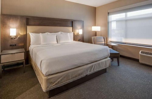 Warner Robins Hotel | Best Western Plus Executive Residency Rigby's Water World Hotel