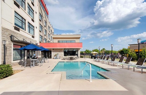 Warner Robins Hotel | Best Western Plus Executive Residency Rigby's Water World Hotel