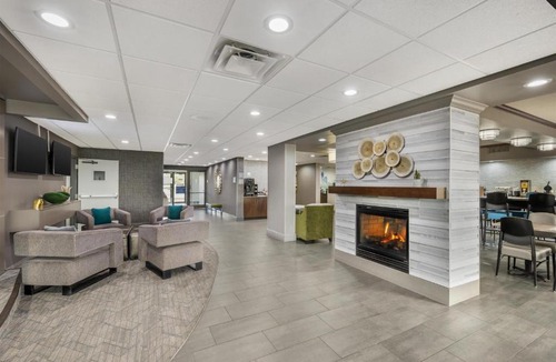 Pike Hotel | Best Western Plus Indianapolis NW Hotel
