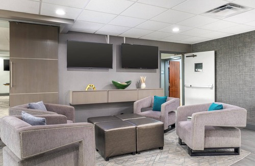 Pike Hotel | Best Western Plus Indianapolis NW Hotel
