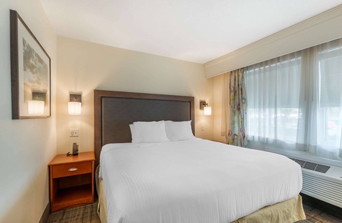 Ames Hotel | Best Western Plus University Park Inn & Suites