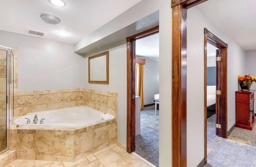 Logan Hotel | Best Western Plus Weston Inn