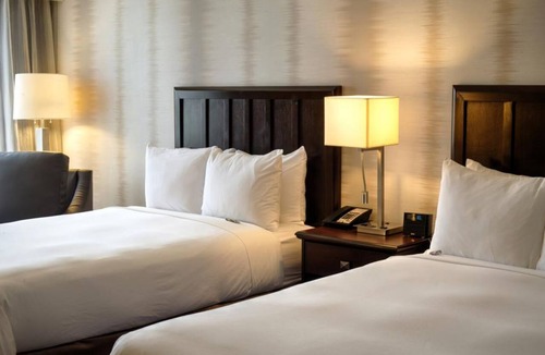 Fort Worth Hotel | Better Choice for your Vacation! 3 Comfortable Units, Free Parking, Indoor Pool