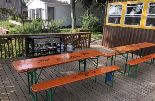 Applegate Cabin | Betty’s Bluff- a fully equipped Great Lakes escape