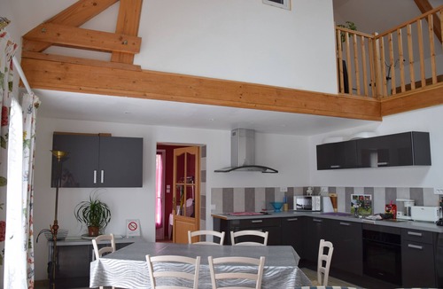 Sainte-Honorine-des-Pertes House | " Between Earth and sea"