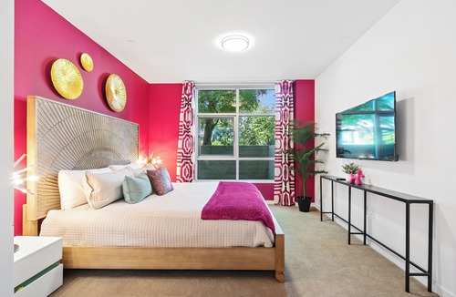 Mid-Wilshire Bed & Breakfast | Beverly Grove Chic City Oasis 2 BR Apt + Den