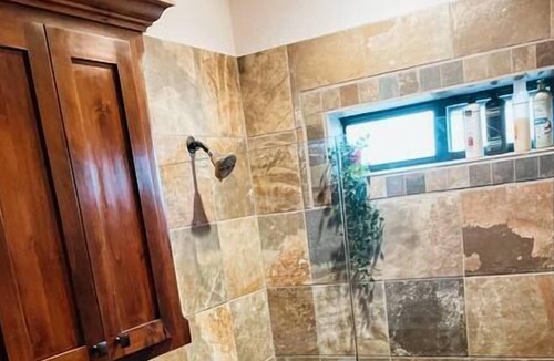 Medicine Park Cabin | Big Rock Cabin,Mountain View, lots of parking