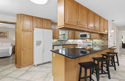 Town Of Blake House | 🌴 Big Tree | Pet Friendly Daytona Home | Hot Tub, Grill & RV/Boat Parking