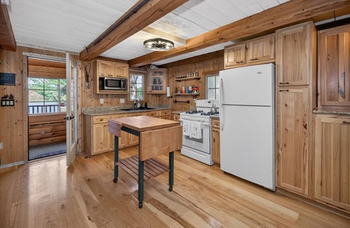 Town of Westfield Cabin | Bigfoot Lodge: Lakefront w/Patio-to-Pier Views & Hunting Access to 600 Acres