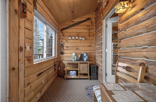Town of Westfield Cabin | Bigfoot Lodge: Lakefront w/Patio-to-Pier Views & Hunting Access to 600 Acres