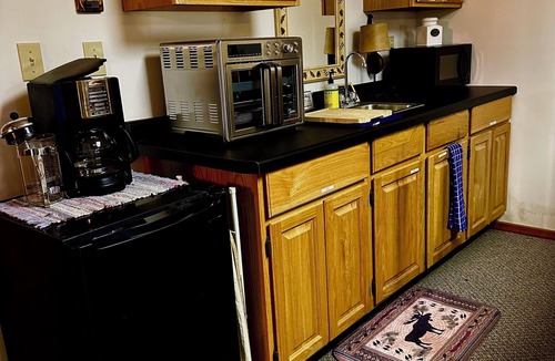 Eagle River Cabin | Birch Tree Retreat: Tranquil 1-bedroom cabin in Eagle River perfect for escape