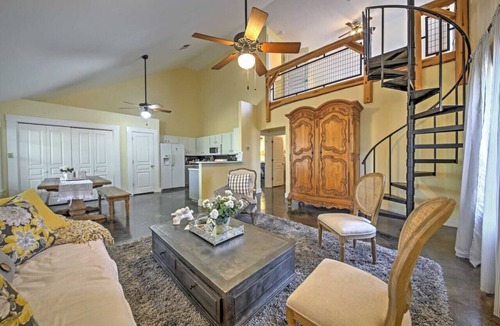Prairie Lea House | Bird House Countryside Pecan Farm 6acre San Marcos