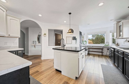 Spearfish House | Black Hills 6BD Home: Hot Tub, Sauna, Basketball