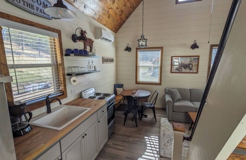 Custer Cabin | Black Hills Farmhouse, Cabin #2