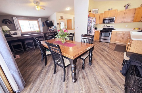Rapid Valley House | Black Hills Homebase ♡ Sturgis Rally House Sleeps 10 Lots of Parking