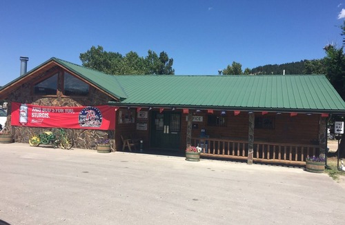 Sturgis Cabin | Blackhills Cabin 2 Twin Beds in Sturgis, SD.Close to Downtown, Deadwood, Spearfish and Mt. Rushmore