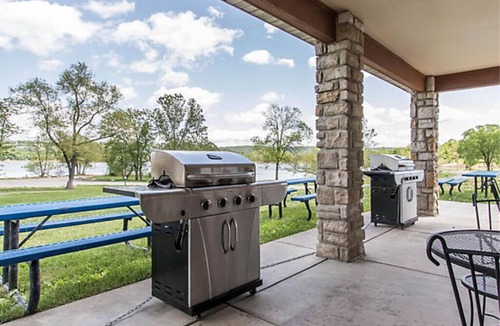 Big Cedars Cottage | BLOCK Paradise Point 1br