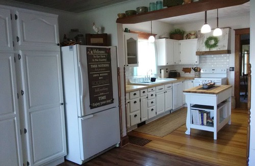 Monroe House | Bloomin Pickets Farmhouse Stay OR Ladies Craft Retreat!