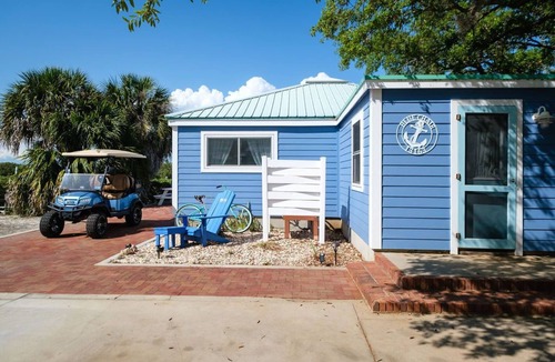 Cedar Key House | Blue Chair - Waterfront Dock w/Free Golf Cart!