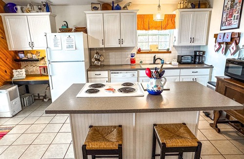 Carrabelle House | Blue Crab Shack 2BR/2BA w/Loft Area and dock!