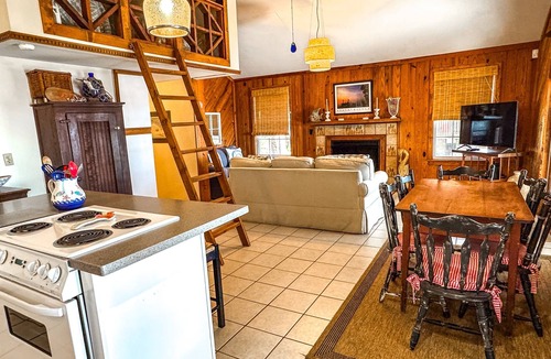Carrabelle House | Blue Crab Shack 2BR/2BA w/Loft Area and dock!