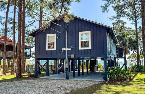 Carrabelle House | Blue Crab Shack 2BR/2BA w/Loft Area and dock!