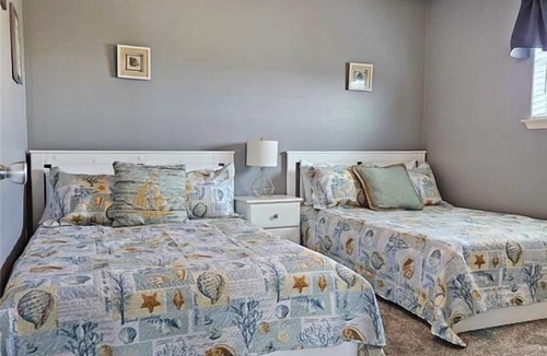Surfside Beach House | Blue Wave - 100 Steps to sand Less than 1min walk