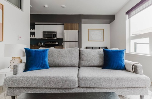 Broadway Apartment | Blueground | Capitol Hill, rooftop & w/d, nr park