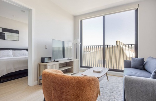 Chinatown Apartment | Blueground | Downtown, elevator, nr parks