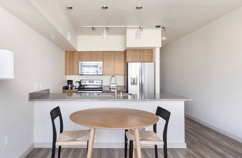 First Hill Apartment | Blueground | Pike/Pine, balcony, nr Volunteer Park