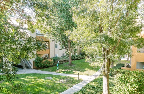 Shoreline West Apartment | Blueground | Shoreline West, pool, nr Shoreline Park