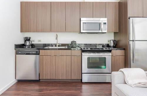The Villas Apartment | Blueground | Valley Fair, pool, nr Santana Park