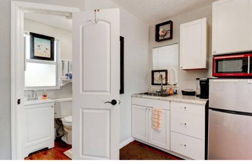 Holly Hill Apartment | BlueRiverBreeze Suite! 3-6 min drive to Daytona Beach, Pictona pickleball courts