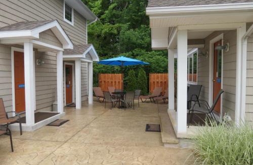 Put-in-Bay Hotel | Bodee's Bungalow Adults Only Couples Only Boutique Hotel
