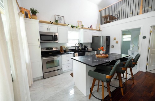 Ocoee House | Boho Luxury Retreat near Winter Garden & Disney - Game Room & Statement Kitchen
