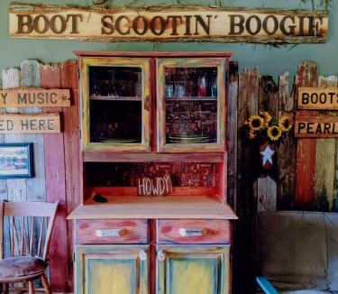 Voca House | Boot Scootin' Boogie