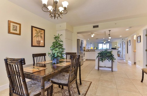 Bouchelles Island Condo | Bouchelle Island - Great Views & Wonderful Location! 2/2 Condo - 1,687 SF