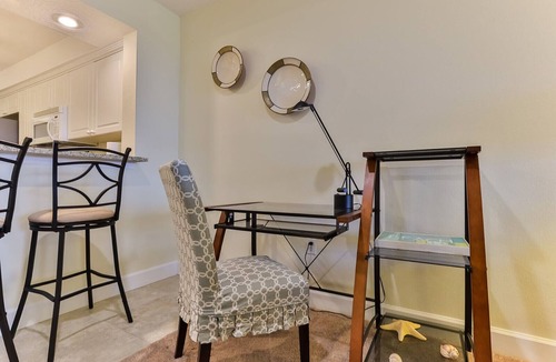 Bouchelles Island Condo | Bouchelle Island - Great Views & Wonderful Location! 2/2 Condo - 1,687 SF