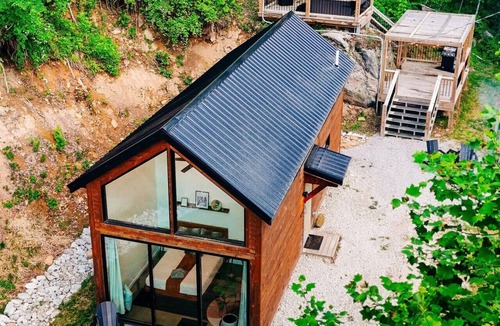 Rogers Cabin | Boulder Hot Tub Cabin | Fire Pit & View | Sleeps 4