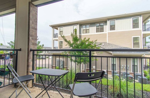 Buechel Apartment | Boulevard Stays Comfy 1BR Haven Pool, Free Parking & Cozy Details