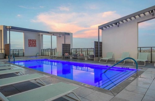 Evans Churchill Apartment | Boulevard Stays Modern Highrise STU Sky Pool, Gym 05