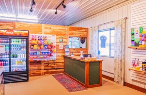 Cassville RV Rental | Boutique Camp Escape near Roaring River