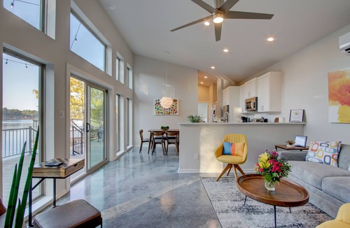 Mid America House | BRAND NEW 2/2 lakefront home w/lrg deck; hot tub; outdoor fire pit & game room!
