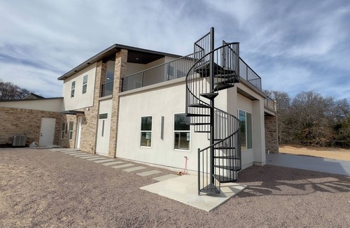 Kingston House | Brand new Beachside Alcove w/all amenities, private pickleball court &game room